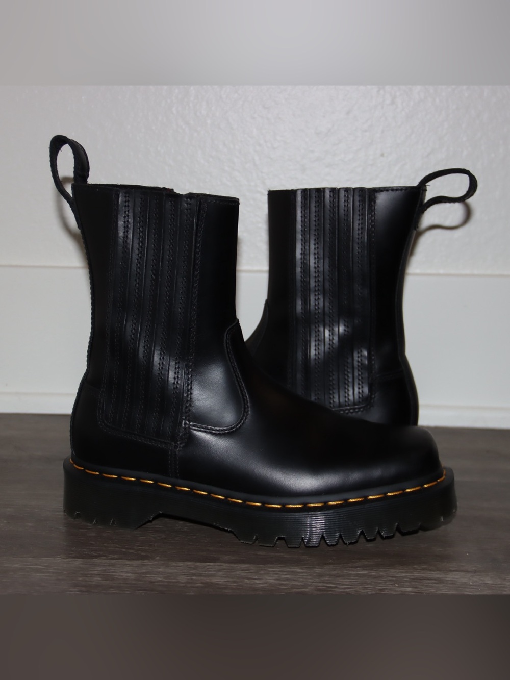 Womens Size 8 Dr Martens Amaayah Lo Black Zip Chelsea Boots - Picture 1 of 3